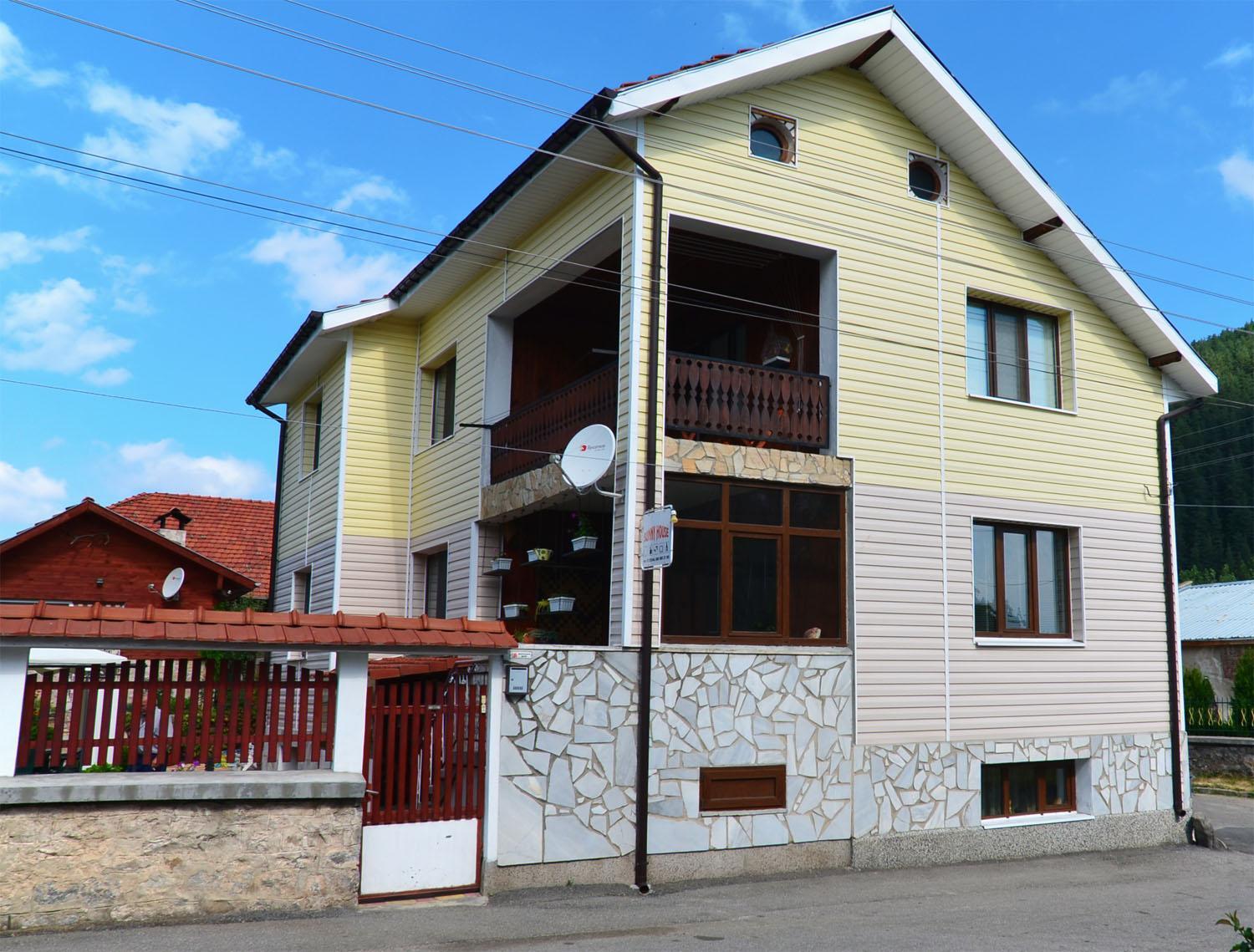Sunny House Otel Madzhare Dış mekan fotoğraf